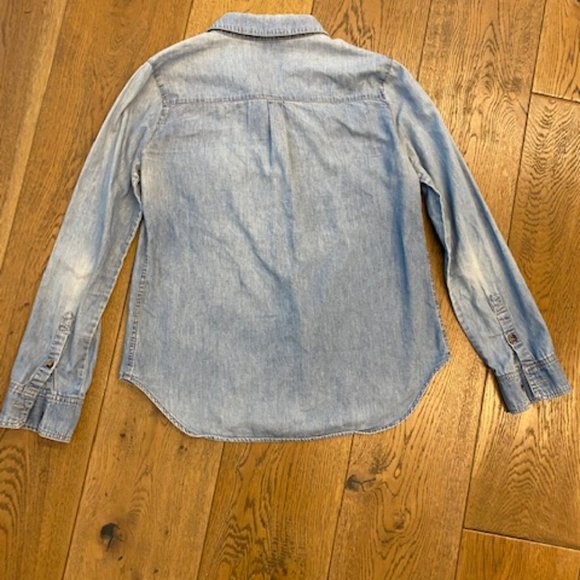 FOREIGN EXCHANGE 100% Cotton, Lightweight Demin Button Up Top / Womens Size M - Picture 4 of 4